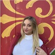 sono una ragazza di 17 anni e frequento la quarta superiore. Ho la certificazione cambridge di b2 di inglese e sono disposta a insegnare